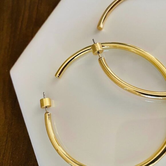 ZARA Minimalist Gold Tone Hoop Earrings – Classic Everyday Hoops 2¼” - Picture 5 of 6